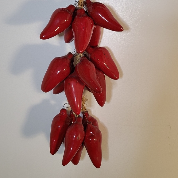 Vintage String of Chili Peppers - Picture 2 of 8